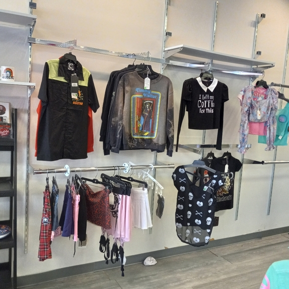 CLOSING Cheap Chick Trading is closing! Shop the Rage collection live now! - Picture 16 of 16